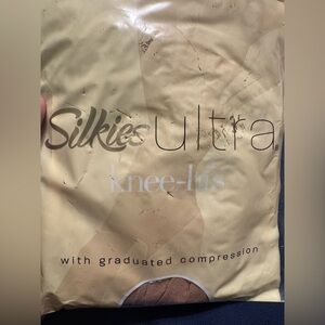 Silkies Ultra Knee Hi's kneehighs Graduated Compression Size Regular Color Nude